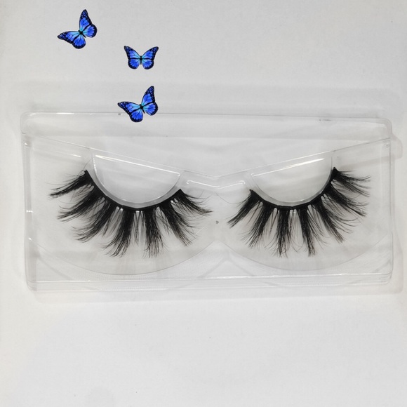 Lashes - Picture 11 of 11